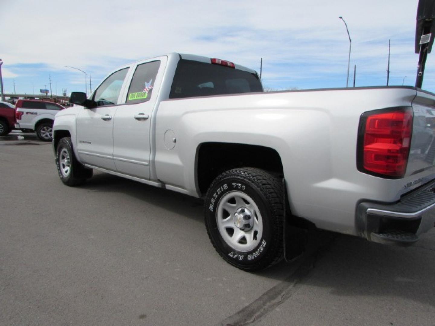 2017 Silver /Gray Chevrolet Silverado 1500 LT (1GCVKREC1HZ) with an 5.3 V8 engine, 6 speed automatic transmission, located at 4562 State Avenue, Billings, MT, 59101, (406) 896-9833, 45.769516, -108.526772 - Photo#1